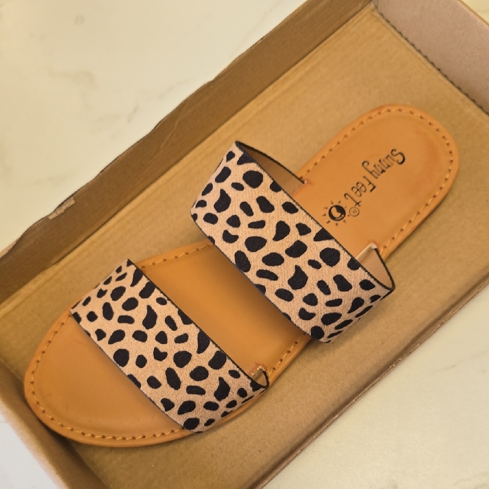 Stylish Leopard Print Sandals - image 6